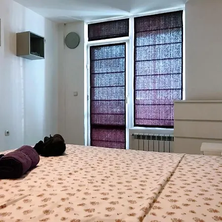 Apartment Sunny 1- Bdr In Banishora District Sofia