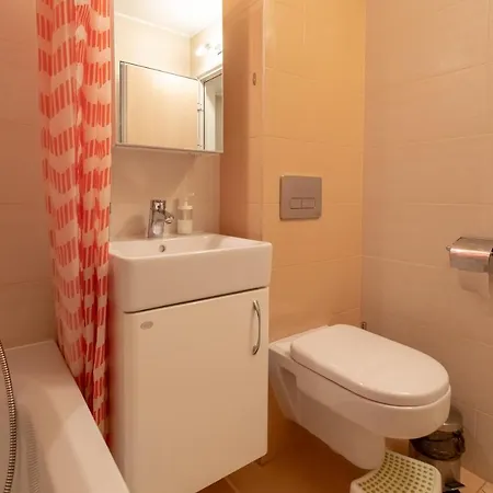 Apartment Sunny 1- Bdr In Banishora District *