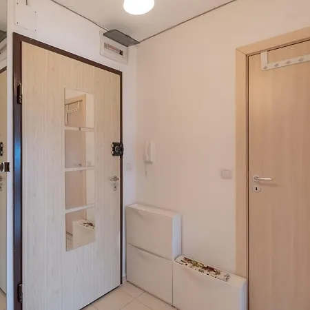 Apartment Sunny 1- Bdr In Banishora District Sofia
