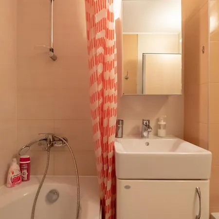 Apartment Sunny 1- Bdr In Banishora District *